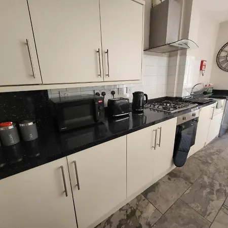 Blissful With 2 Bedrooms Apartment Birmingham